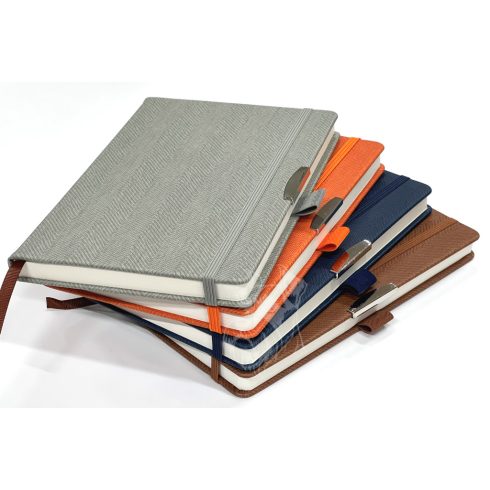 28 - Notesz A5 gumis - E64-25